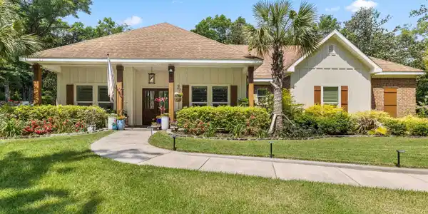 7252 Bay Road