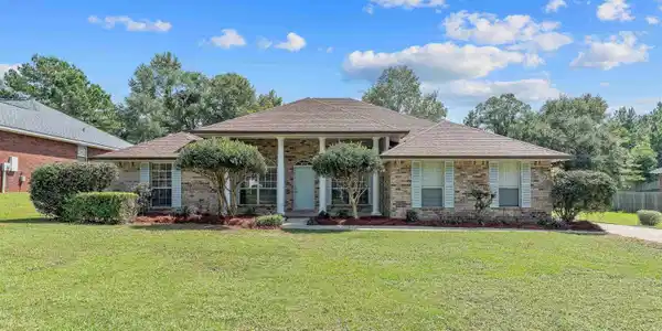 7900 Eagle Creek Drive