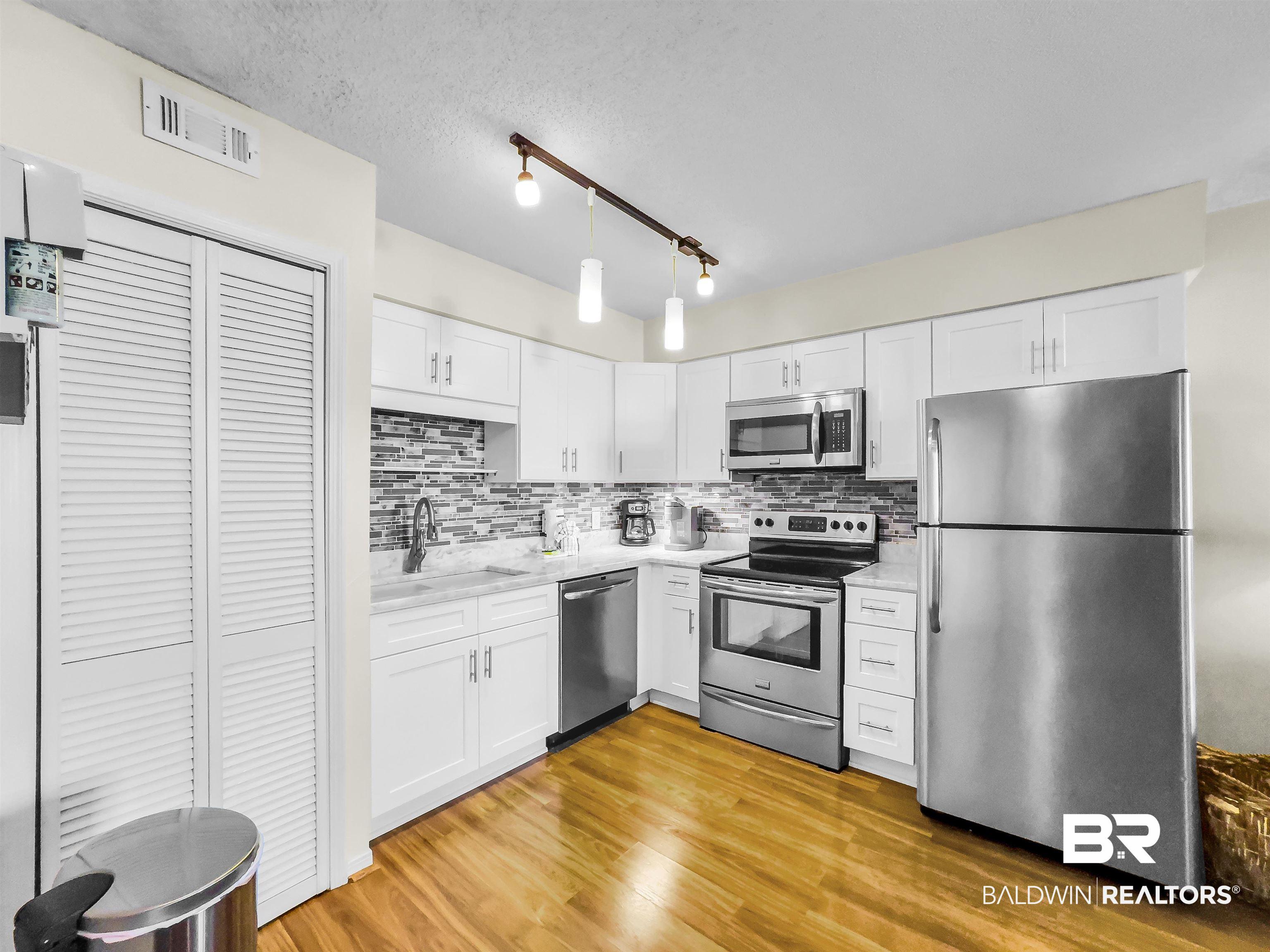 Image 2: kitchen