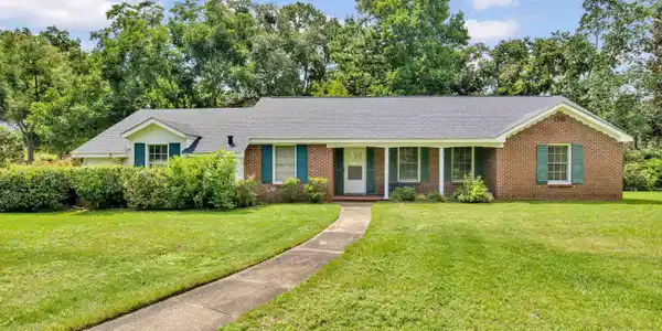 504 Lake Forest Blvd