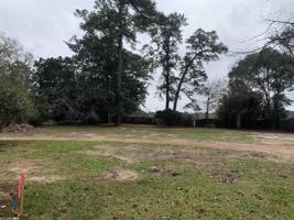 418 Fairwood Blvd