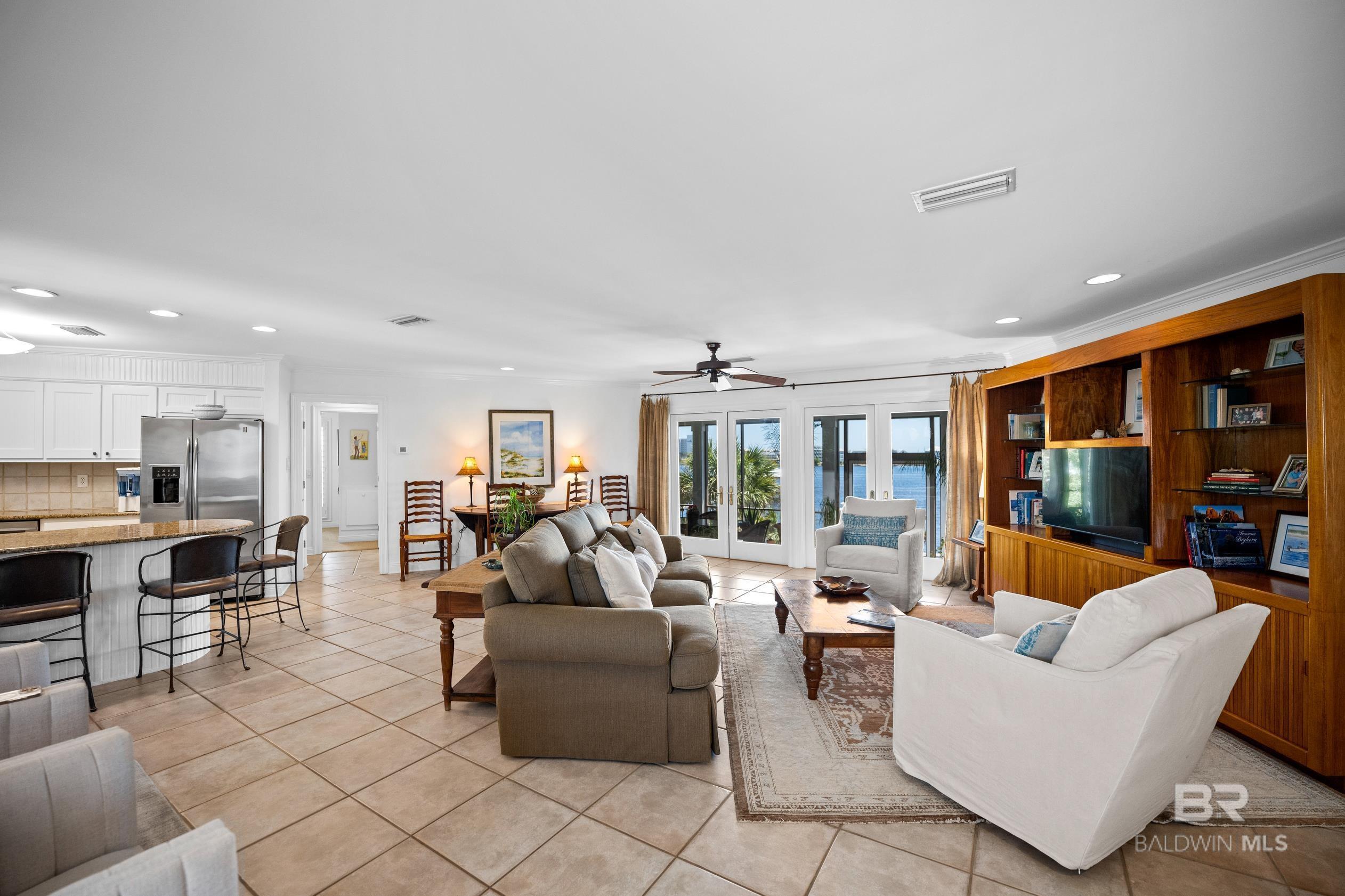 Image 3: Living Room