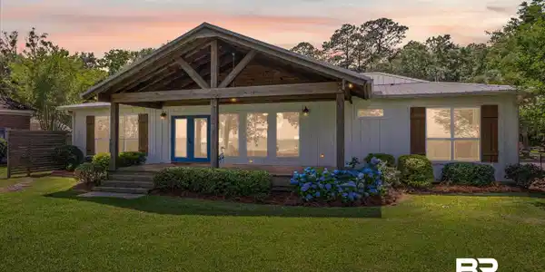 7047 Bay Road