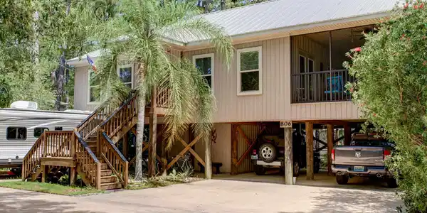 806 Itasca Pl