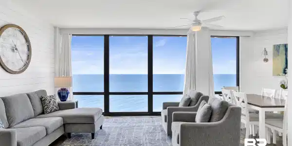 Image 4: Living Room