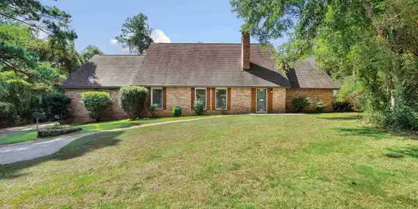 106 River Oaks Circle