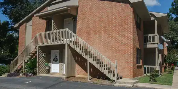 512 Lake Forest Boulevard