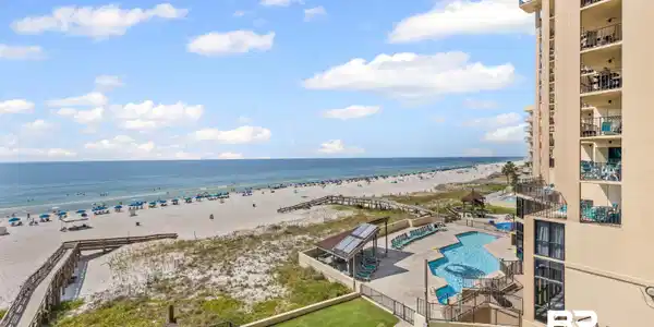 Image 4: Water view with nearby beach