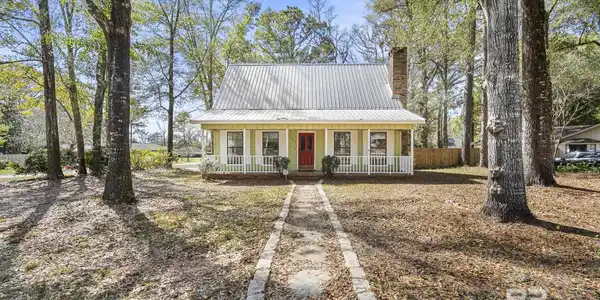 122 Lancaster Way