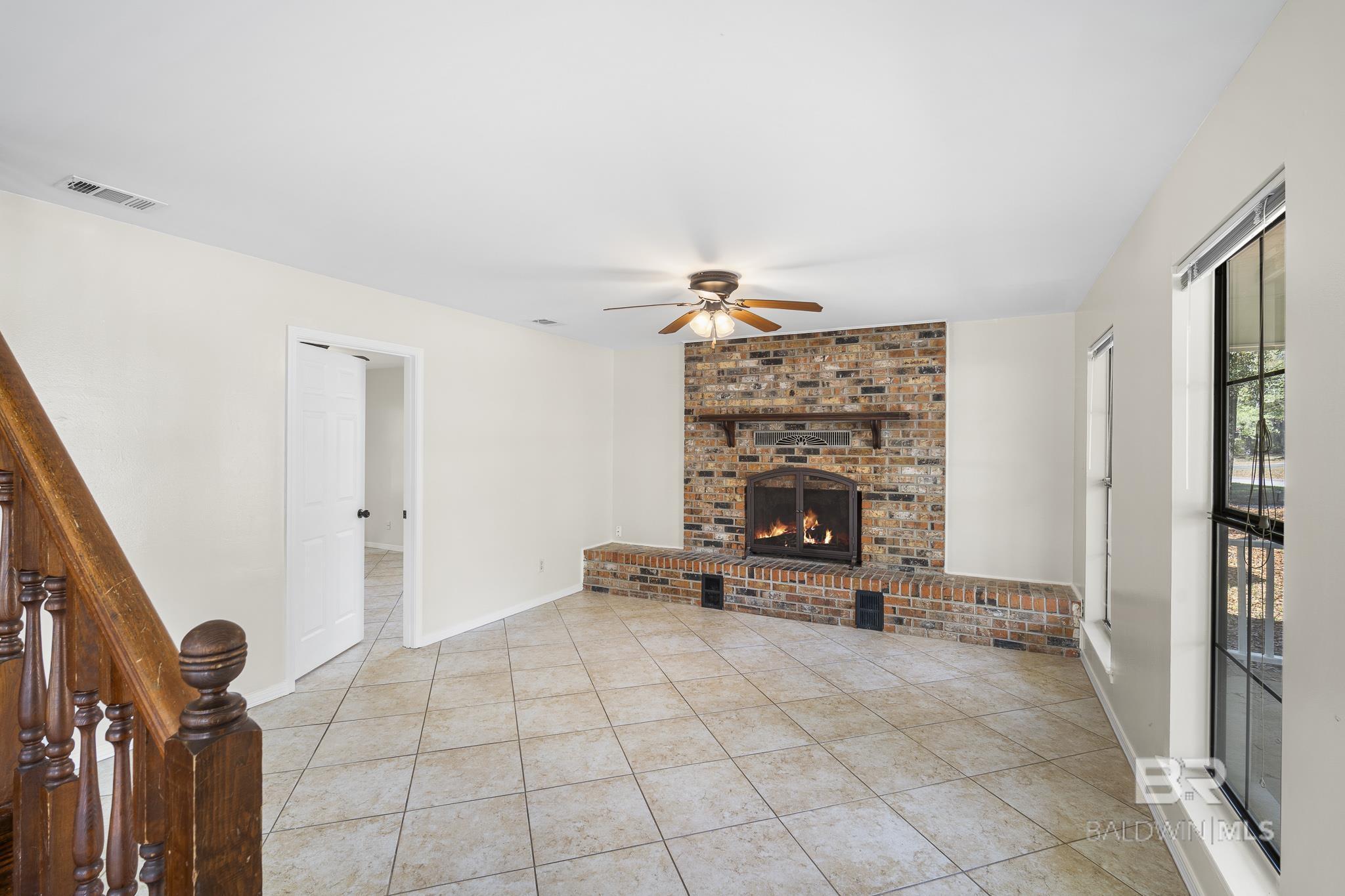 Image 3: Living Room