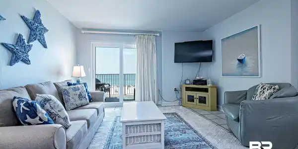 Image 2: Living area with tile patterned floors