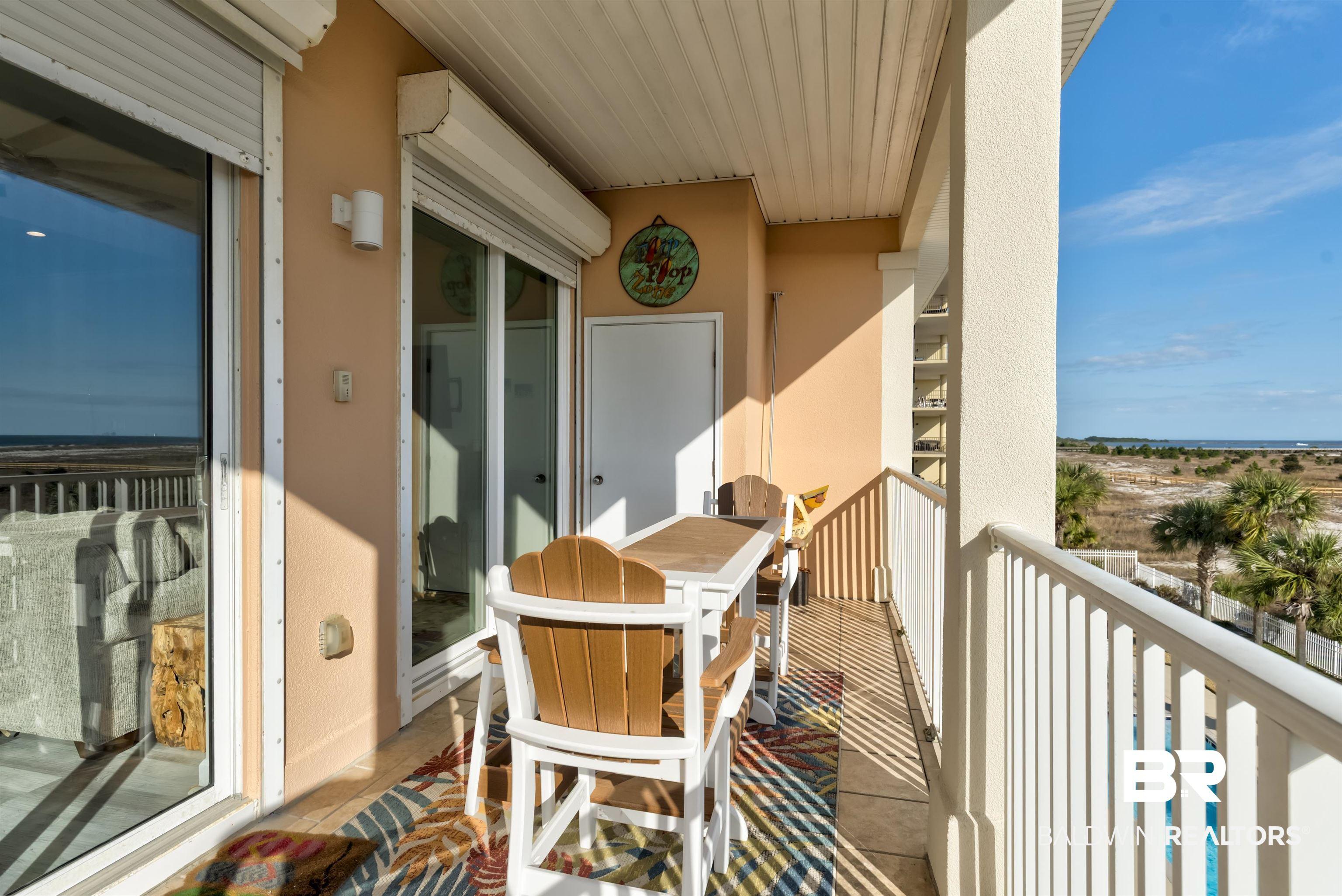 Image 3: View of balcony