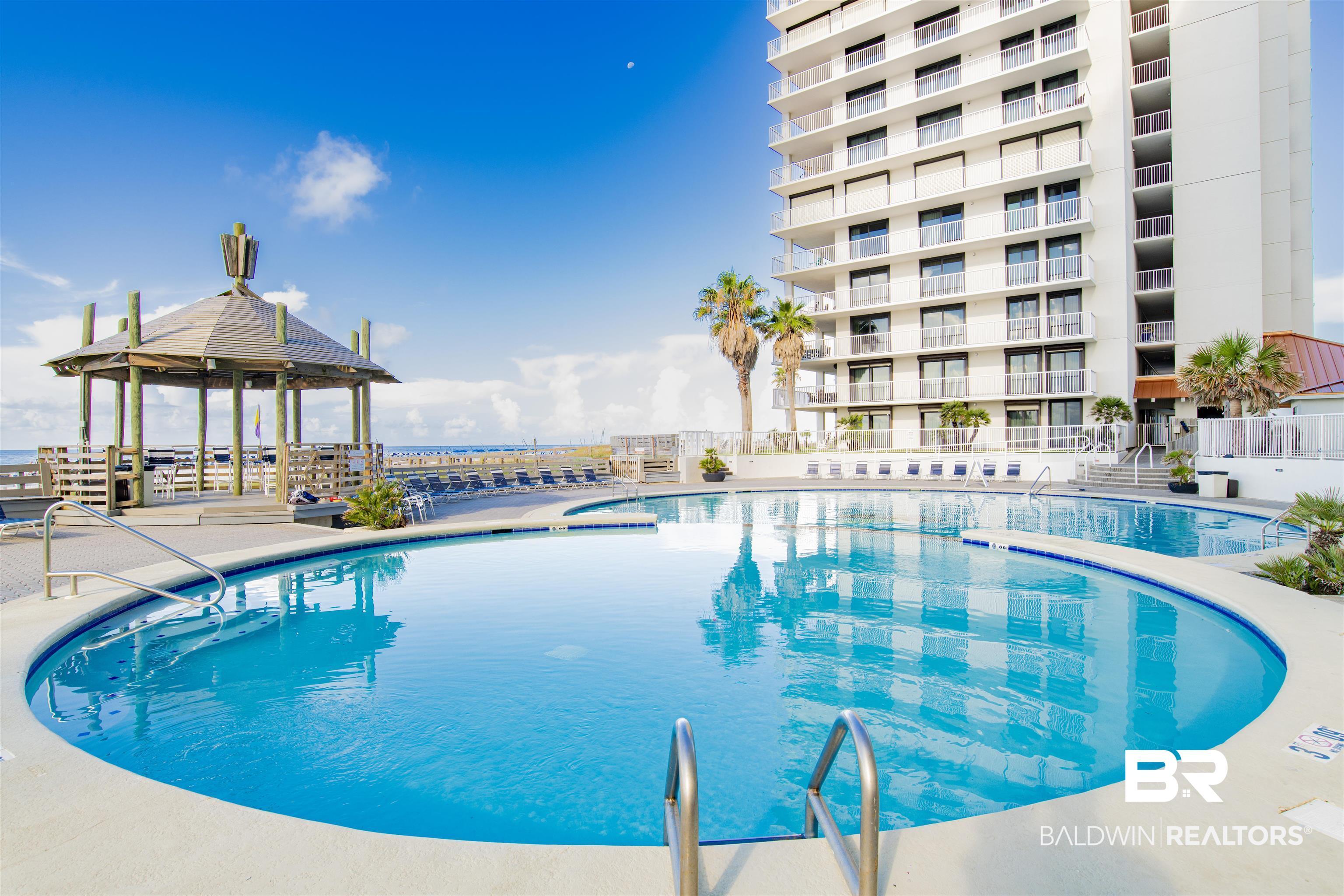 Image 2: Pool