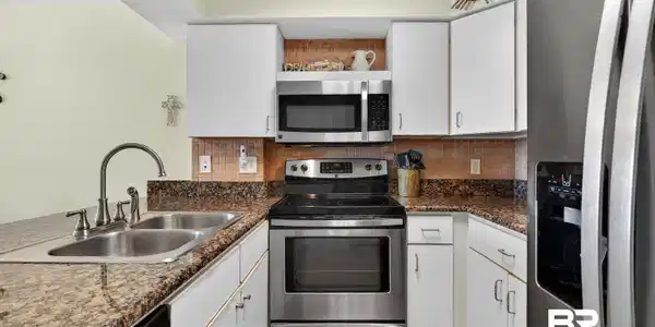 Image 3: Kitchen