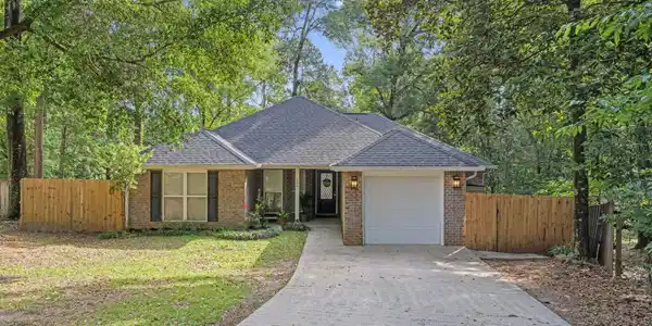 206 Greenbriar Cir