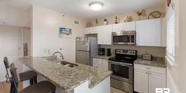 Image 4: Kitchen Area