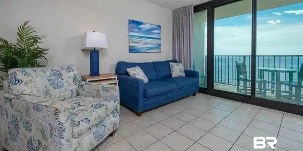 Image 4: Living room