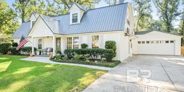 604 College Avenue