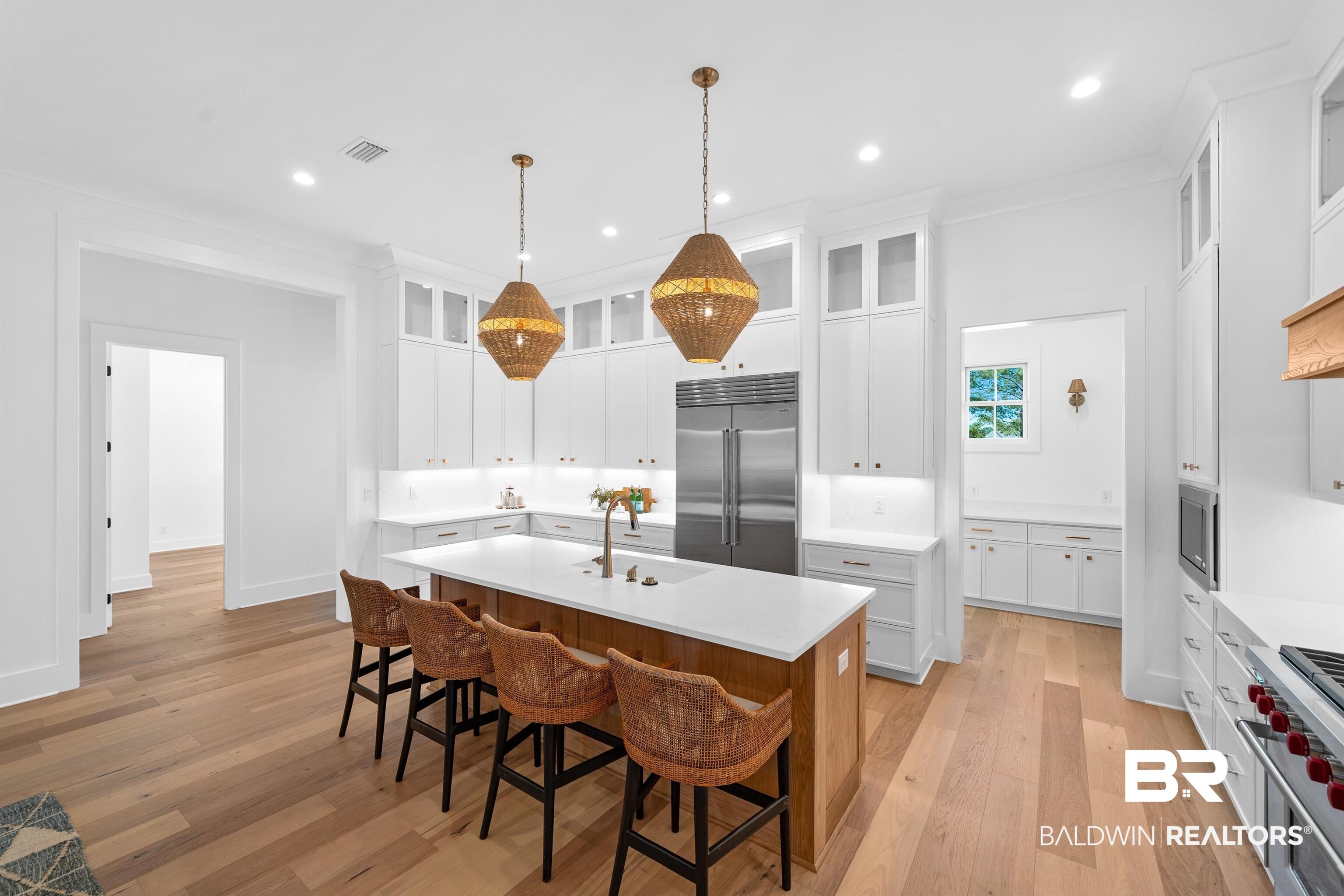 Image 3: Gourmet Kitchen