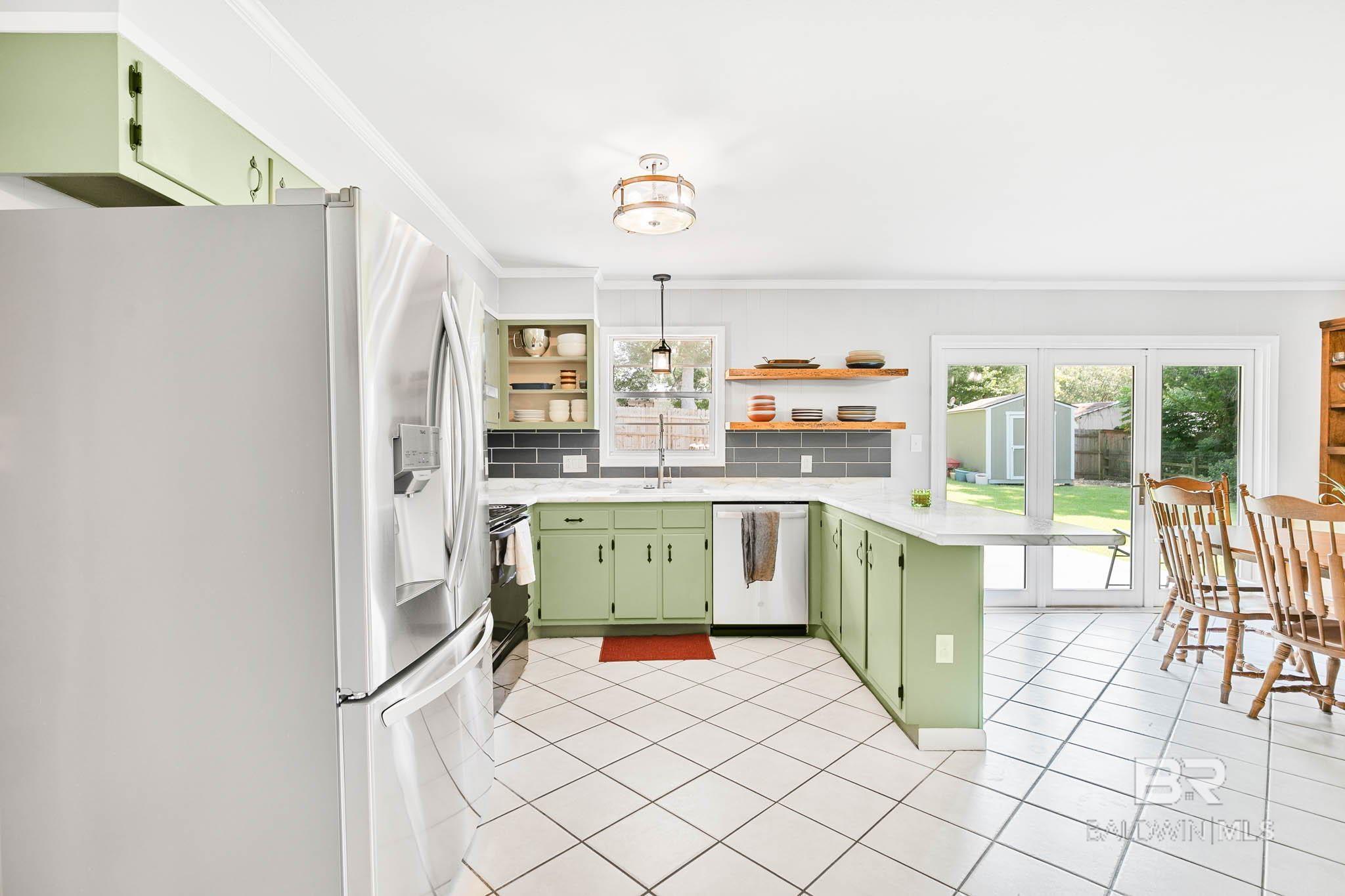 Image 3: Kitchen