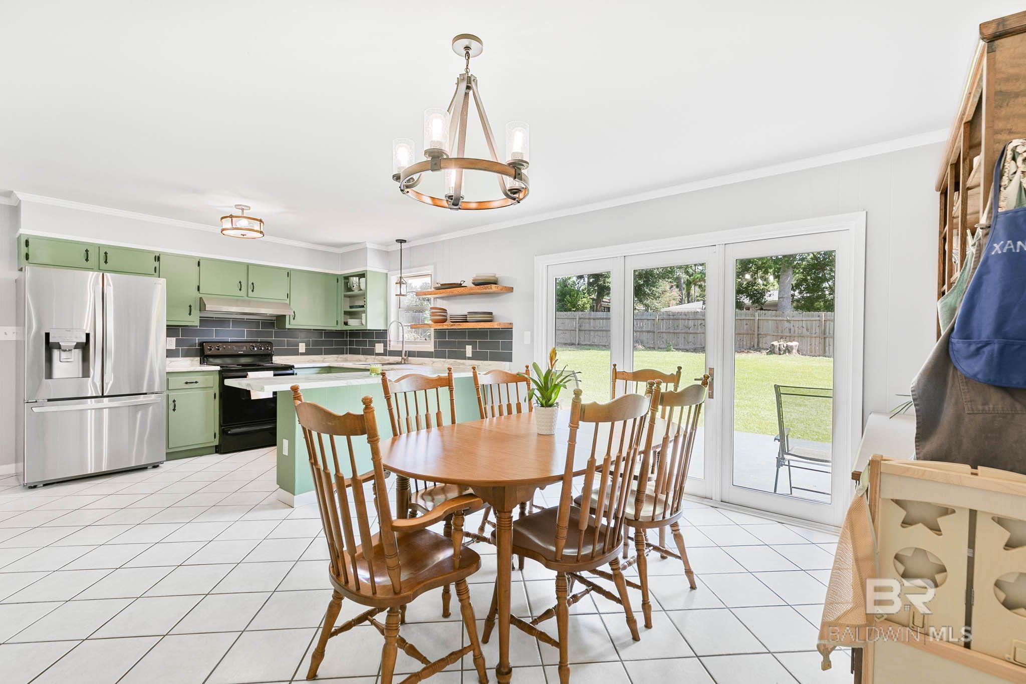 Image 4: Dining Area