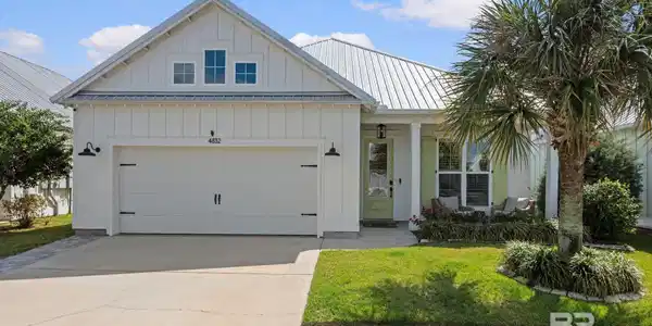 4832 E Cypress Loop