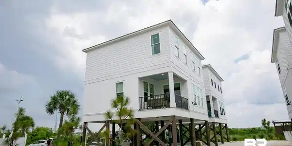 588 E Beach Boulevard