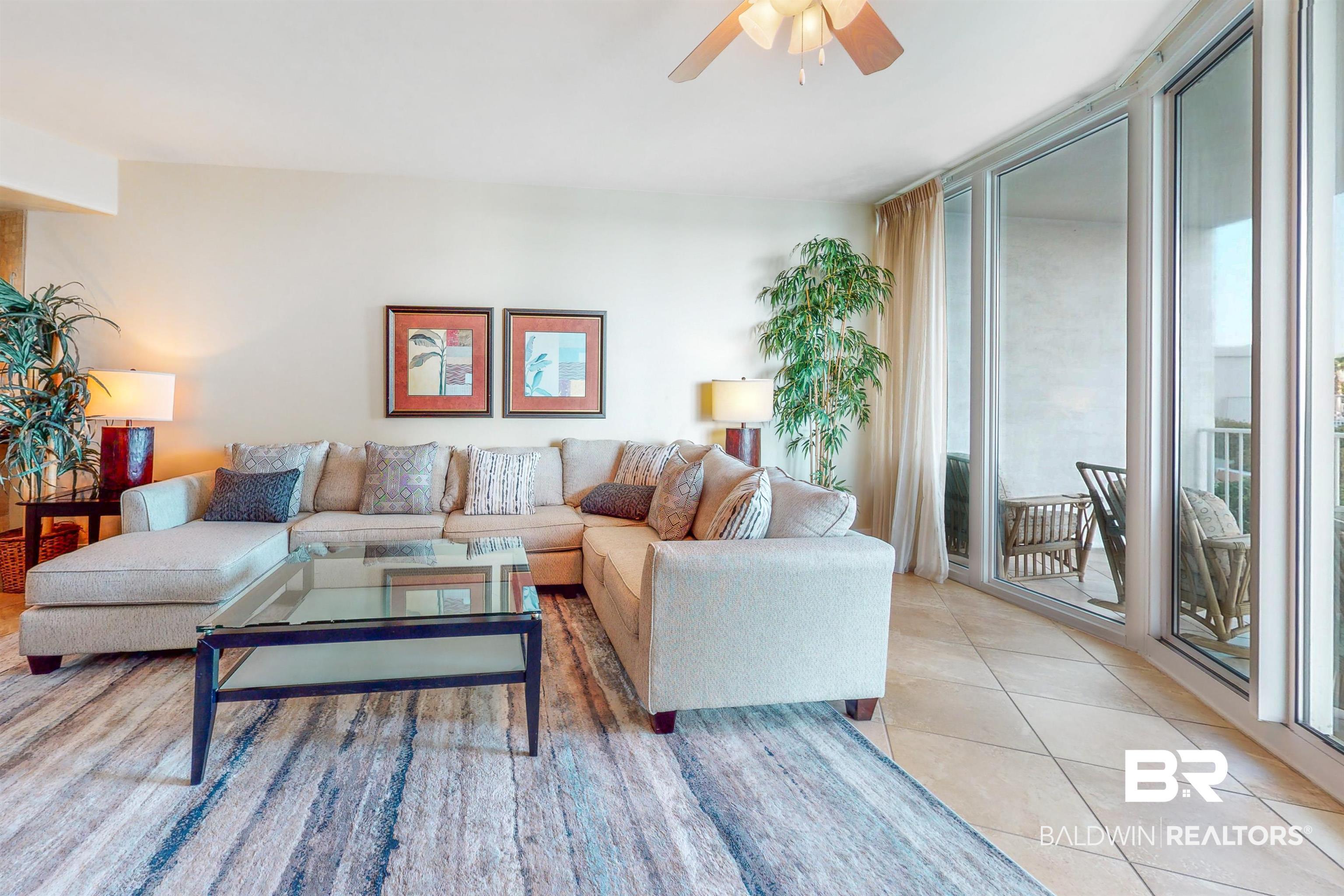 Image 4: Living area