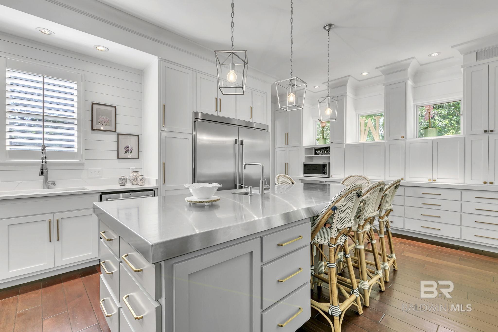 Image 3: Kitchen