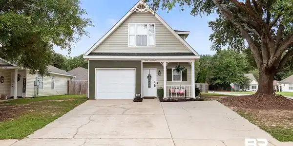 Image 2: Oversized Driveway