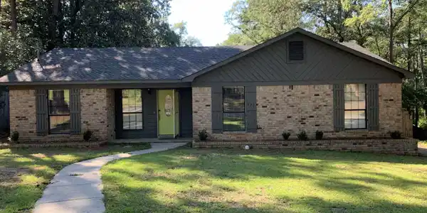 102 Valley Circle