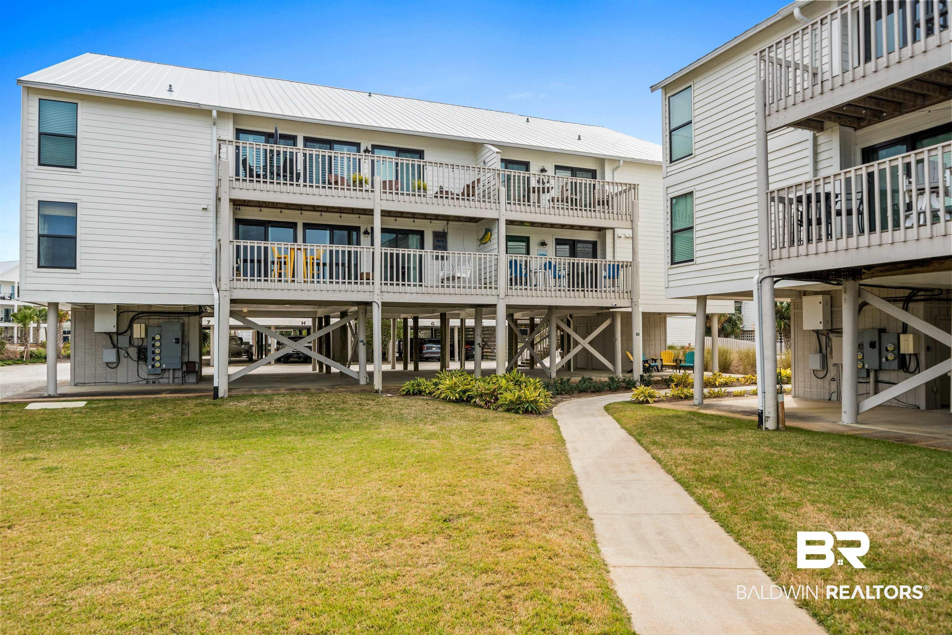 Image 4: View of apartment building / complex