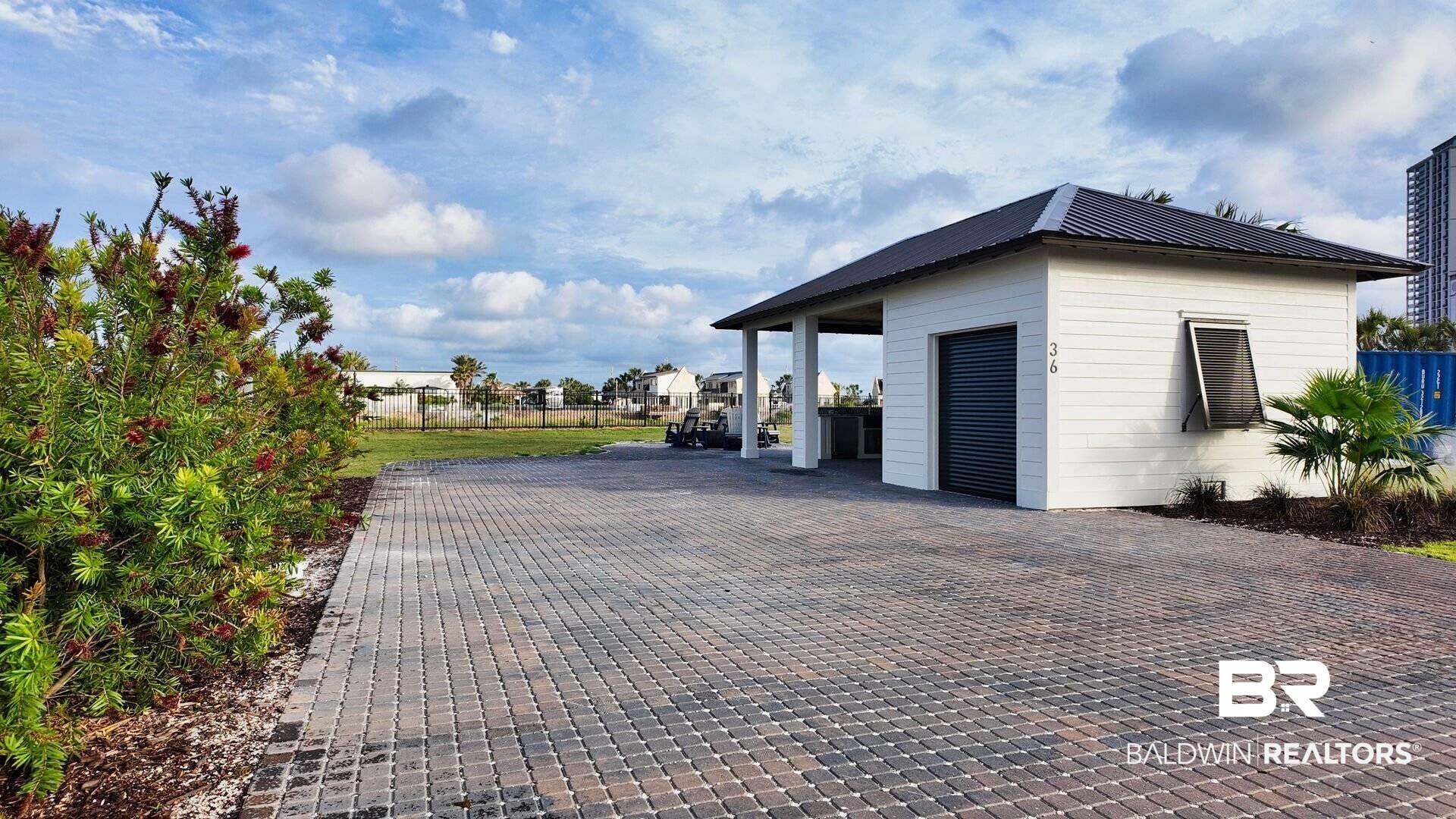 Image 1: View of garage
