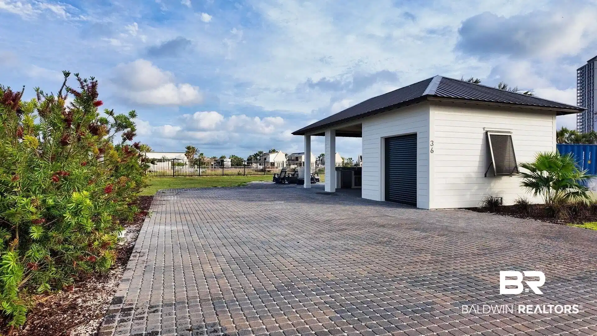 Image 1: View of garage