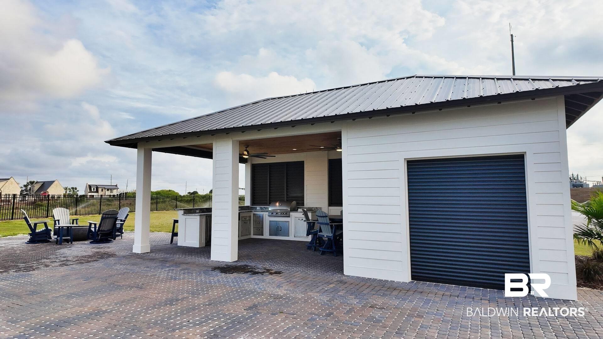 Image 3: Garage featuring ceiling fan