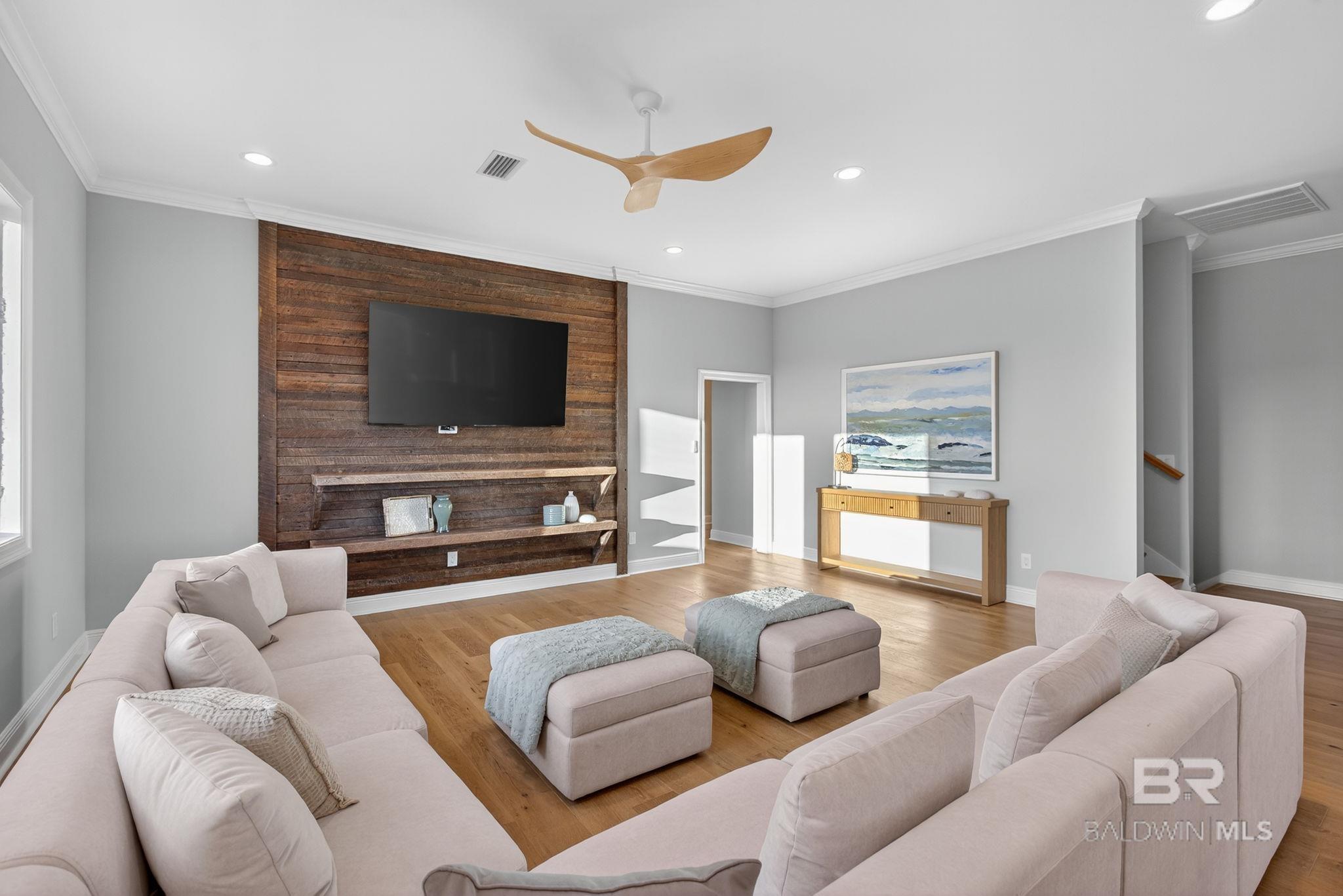 Image 3: Living Room