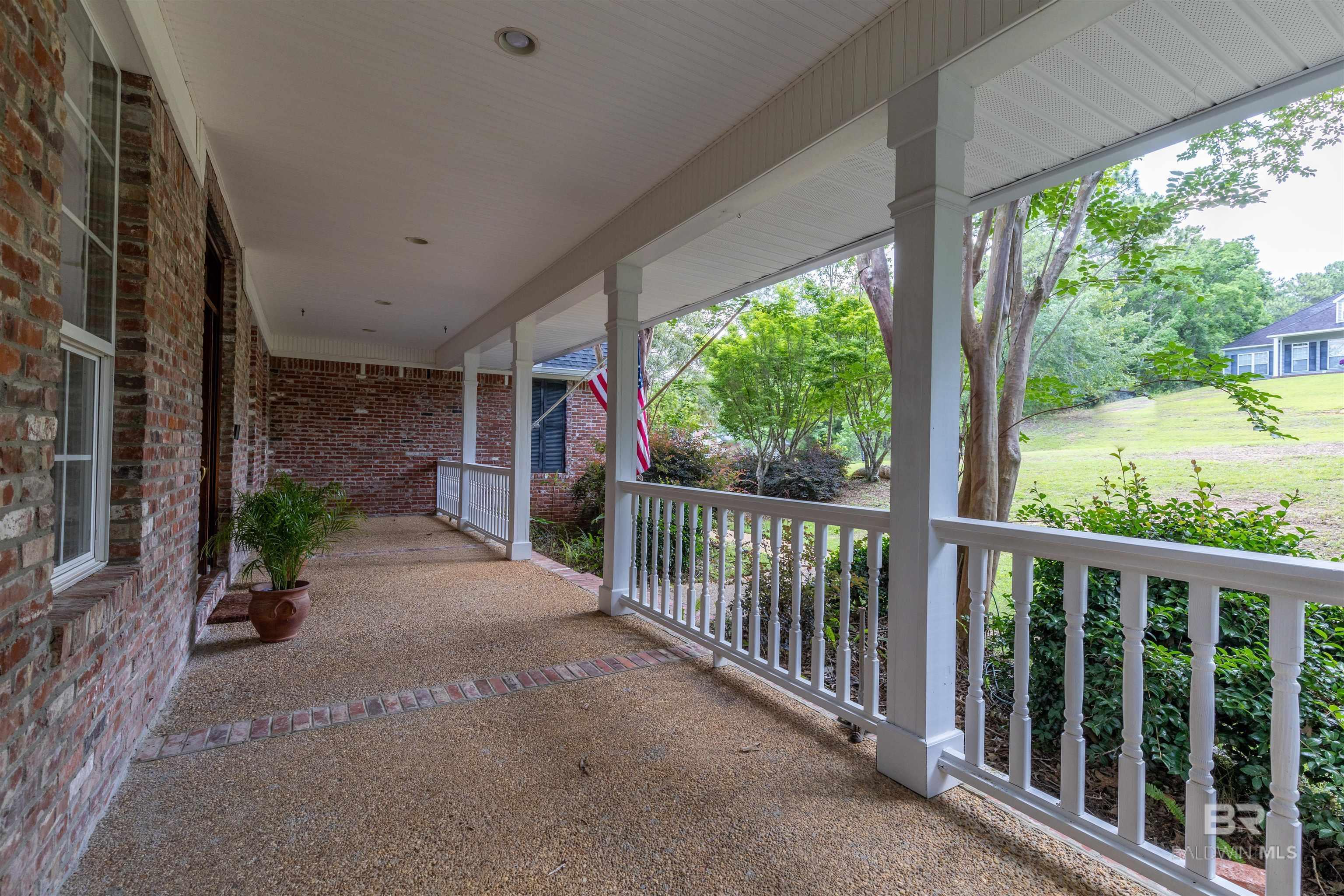 Image 4: FRONT PORCH