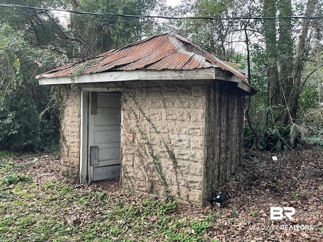 Image 3: View of outbuilding
