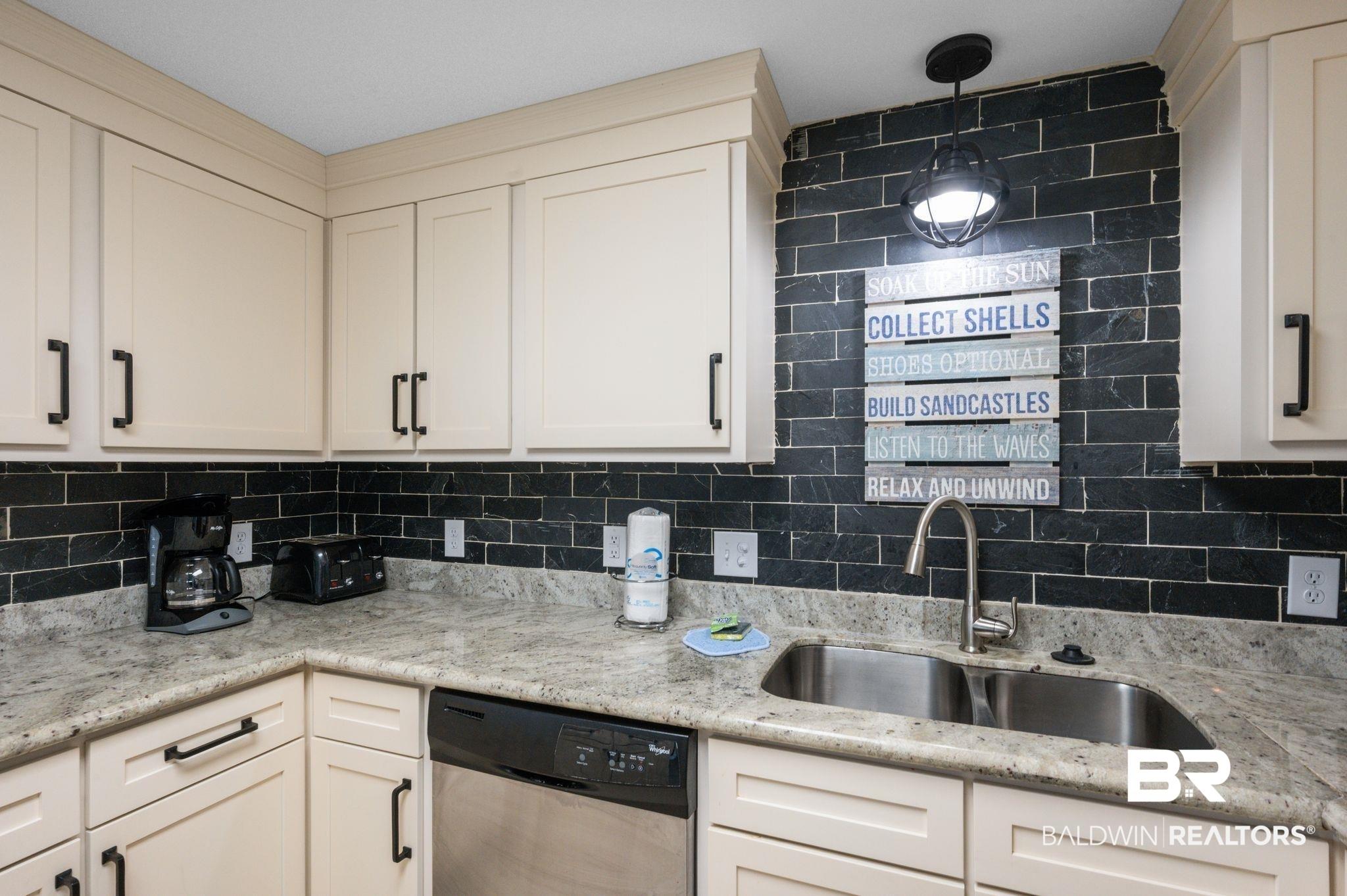 Image 4: Kitchen