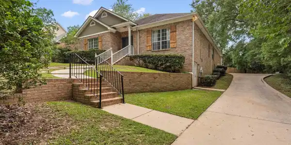 511 Oak Ridge Court