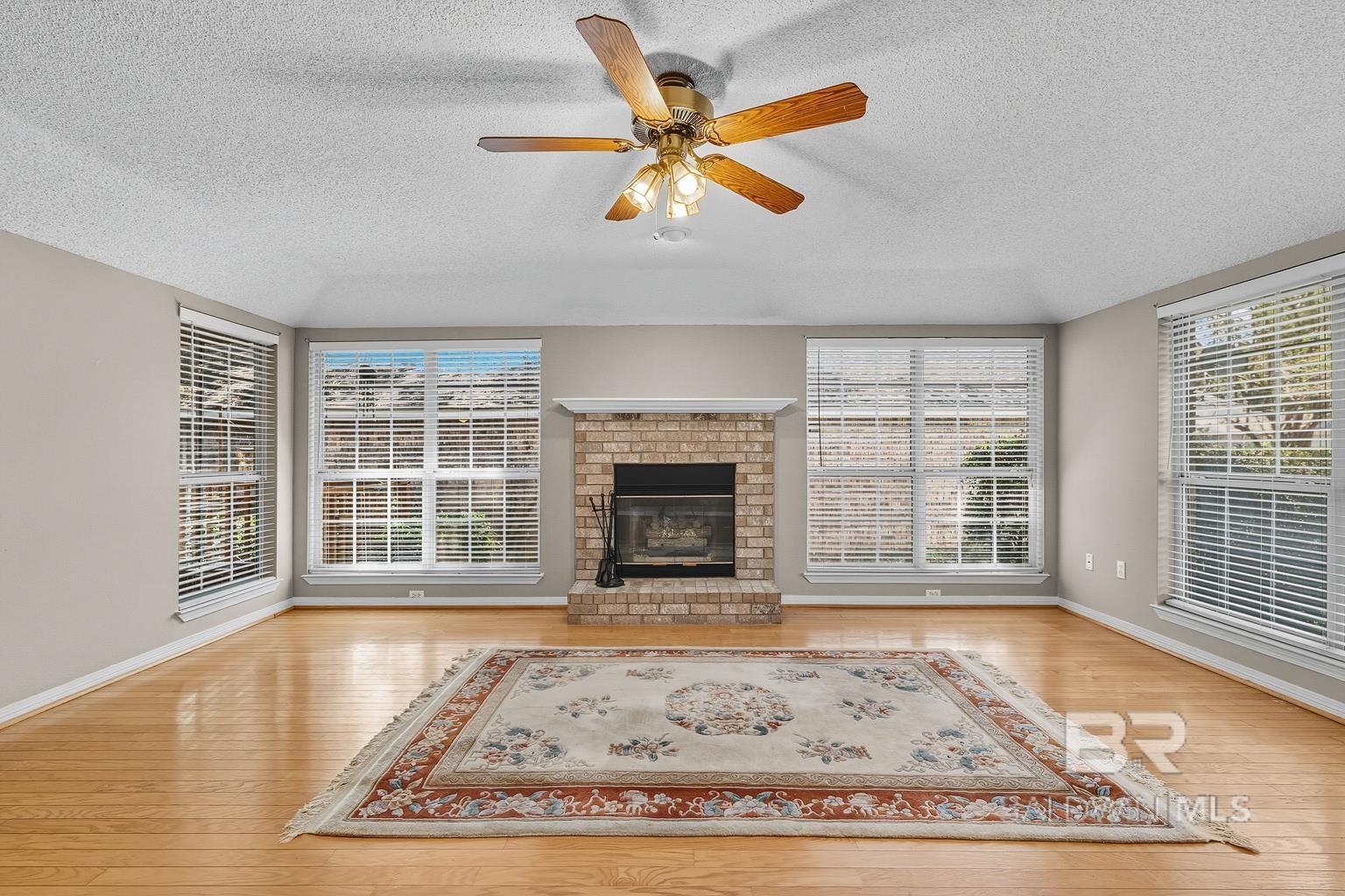 Image 3: Living Room