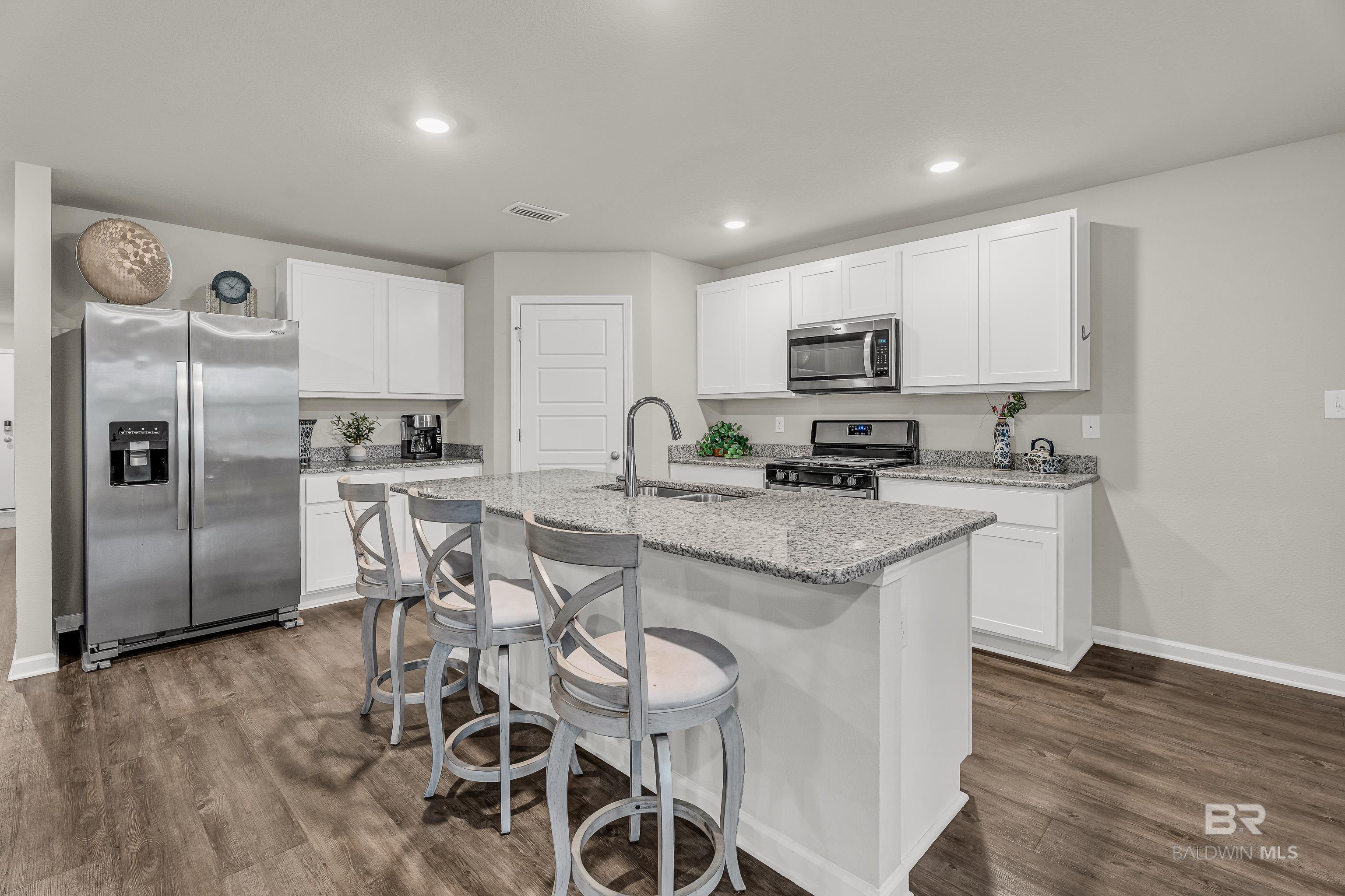 Image 3: Kitchen