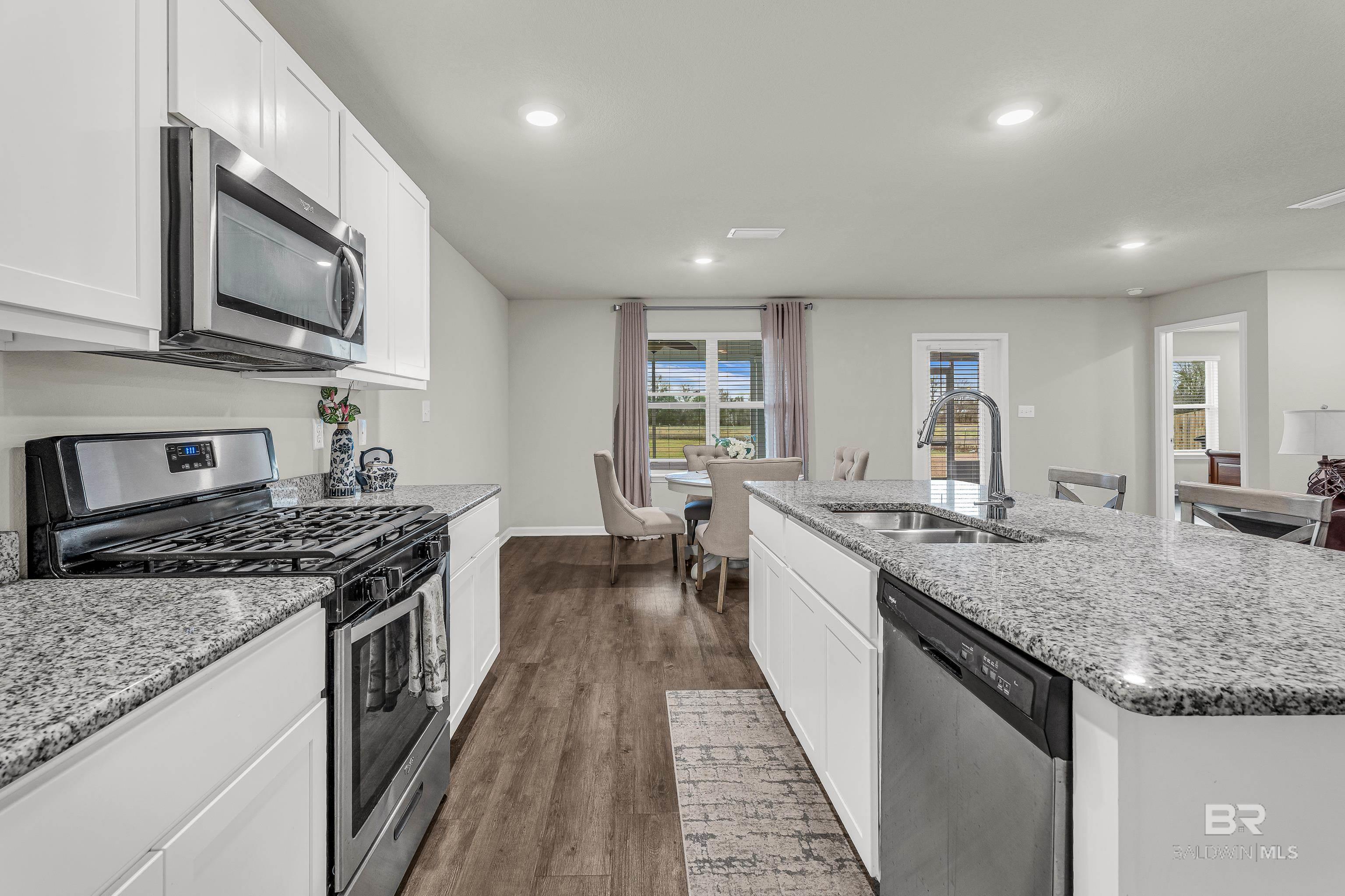 Image 4: Kitchen & DR