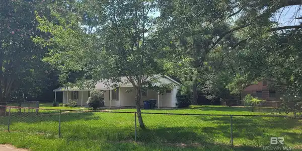 809 Dauphine Circle
