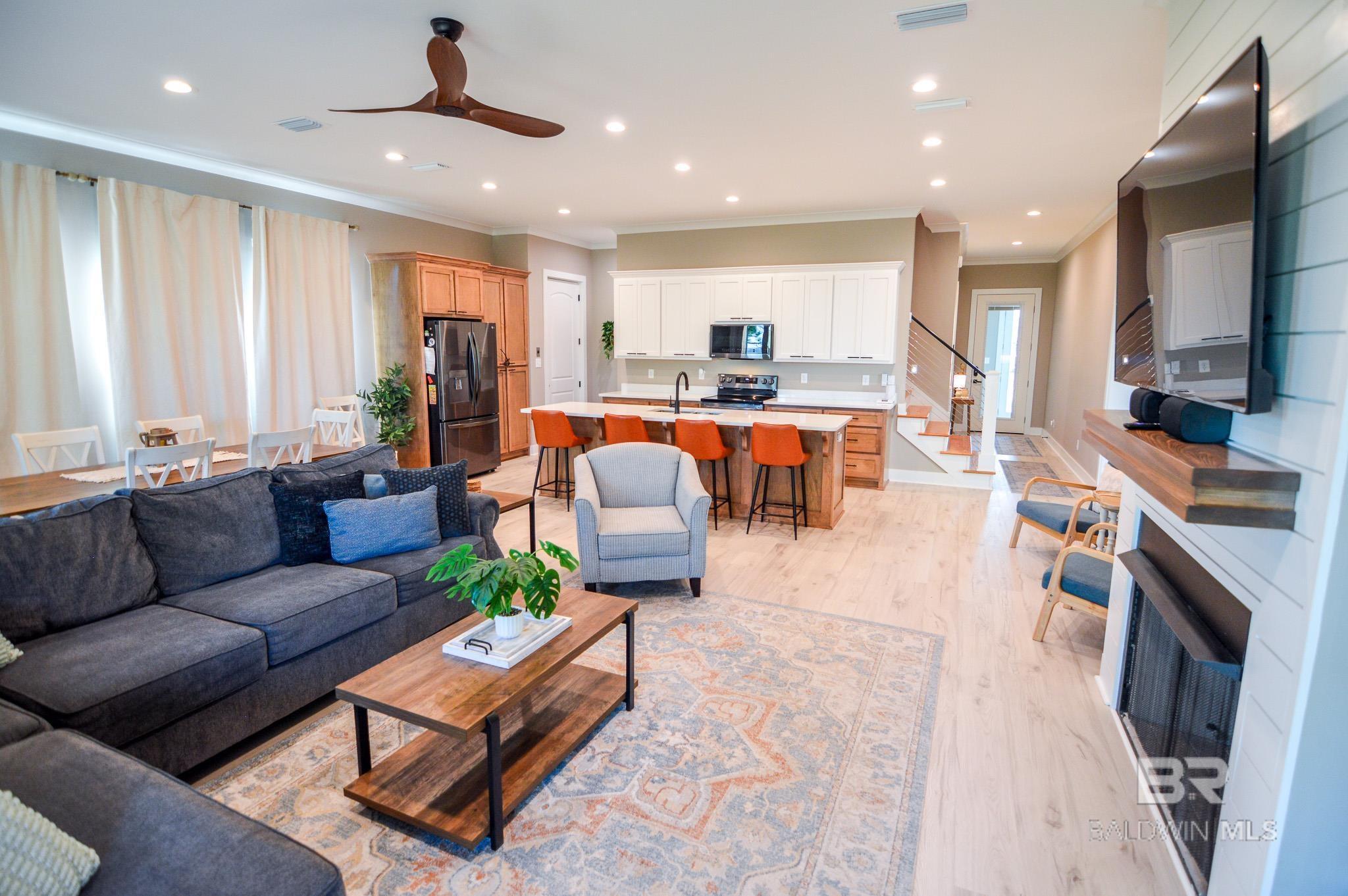 Image 3: Living Room