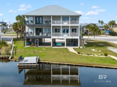 216 Shoreland Circle