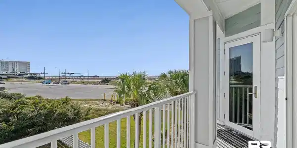 Image 3: View of balcony