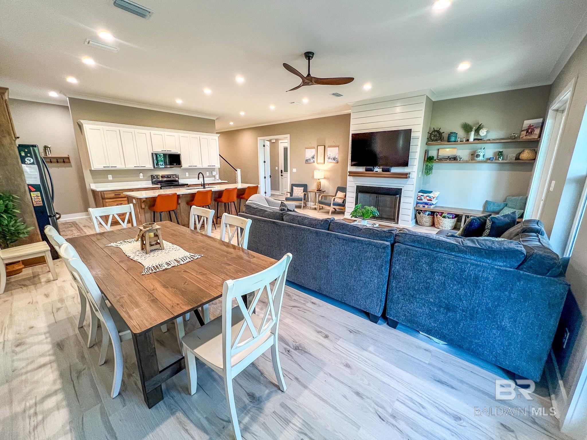 Image 4: Dining Area