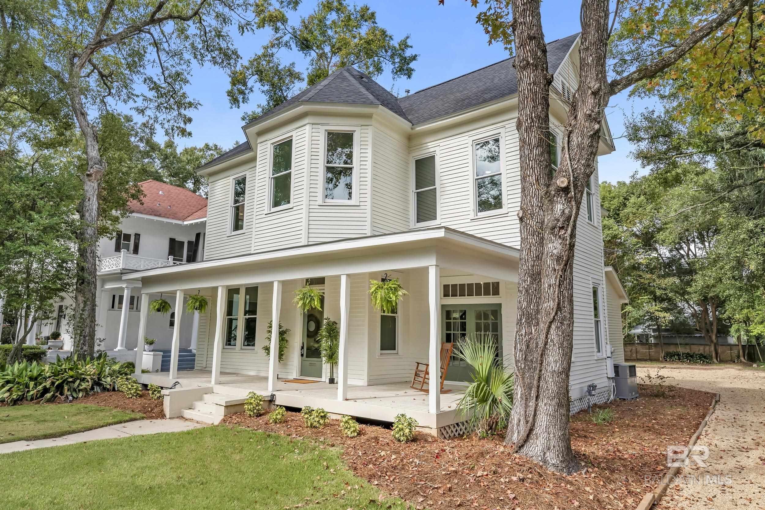 Image 3: Front Of Structure