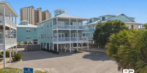 908 W Lagoon Avenue